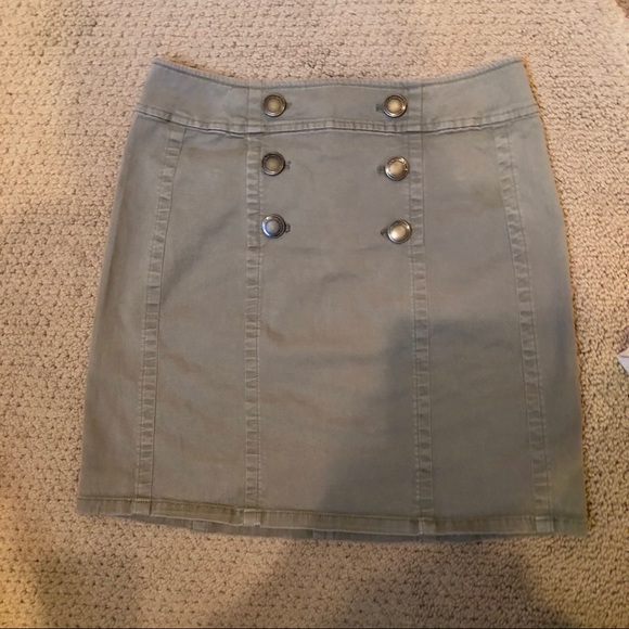 Like new Jones Wear Jeans khaki skirt. Sz 4 - Picture 5 of 5
